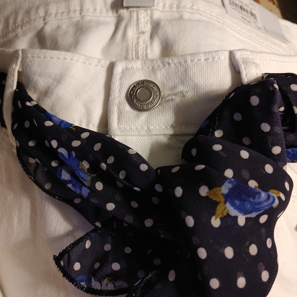 Capri Mid Rise. SZ.8 NWT White - Picture 7 of 7